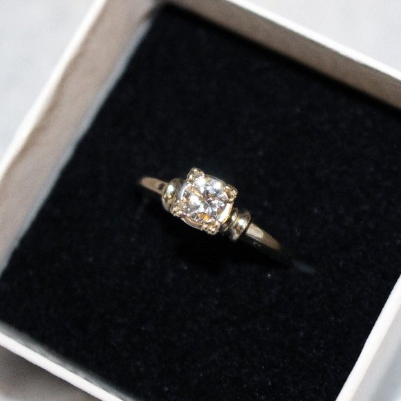 .35 CT Untreated Mined Diamond Ring in White Gold - Picture 3 of 9